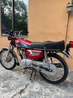 Honda 125 model 2023 total genuine 10 by 10 condition