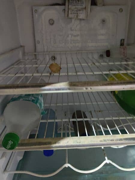 ok condition fridge without steplizer in 30k 4