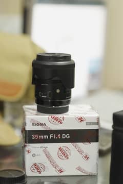 Sigma 35mm f/1.4 DG Canon Mount. . . . contect number 03145351536