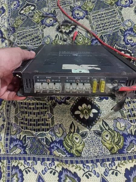 Amplifier 4 channel. good condition. 3