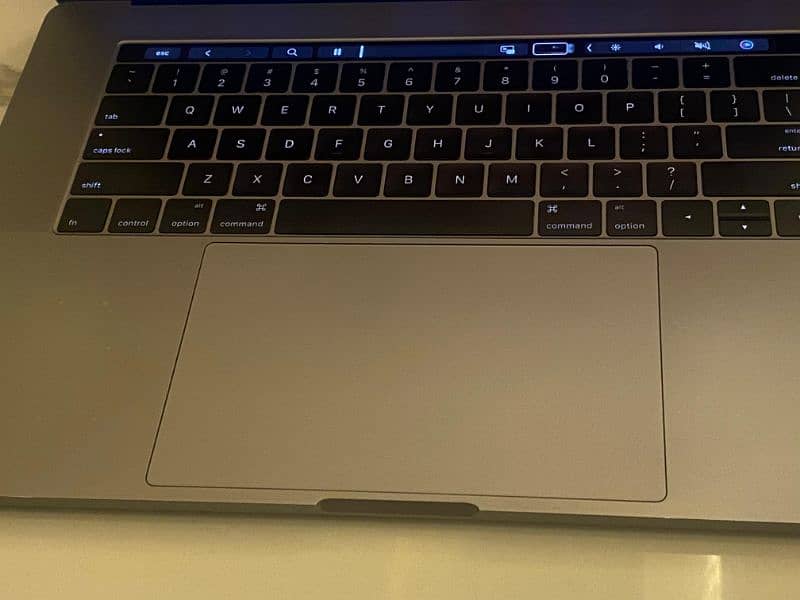 MacBook pro 15.4 up for sale 4