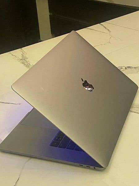 MacBook pro 15.4 up for sale 5