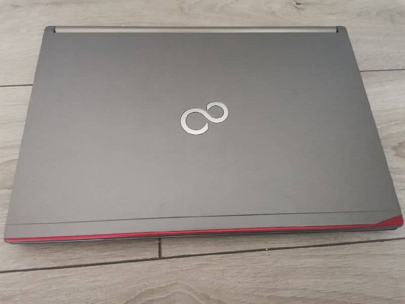 fujitsu Japanese laptop 4GB 320HDD 2.40Ghz 4th generation 13.5"Display 1