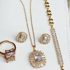 China gold plated locket set