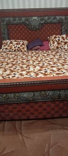 urgent sale bed no issue 10/8 condition