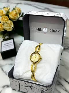 Women's Watch Simple and elegant design gold colour