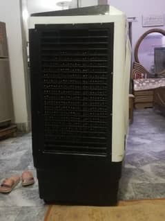 AC COOLER with six bottles