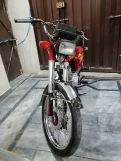 Honda 125 Red Colour