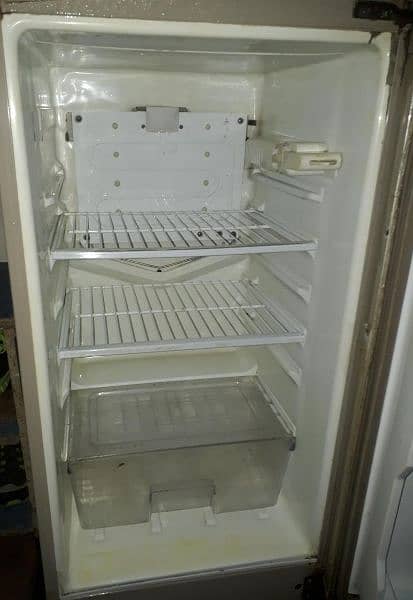 used Dawlance fridge 8