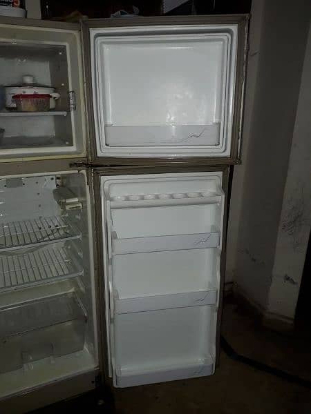 used Dawlance fridge 10