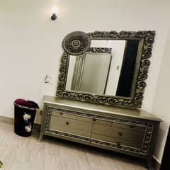 king Bed/wordrobe/dressing table