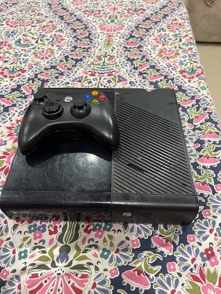 Xbox 360 live with all accessories and with 8 games only in 25000 6