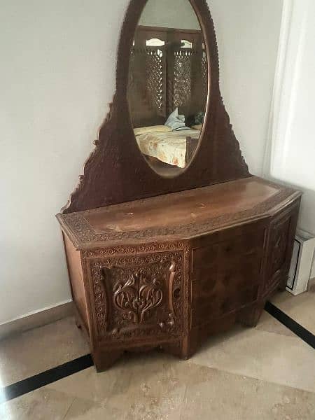 Dressing table 0