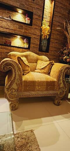 Luxurious Sofa Set 0