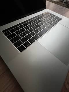 Macbook pro 2017 15inch touch bar