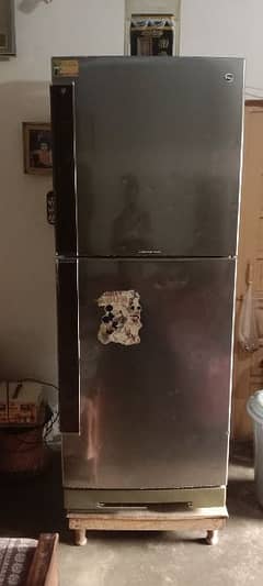 Dells full size refrigerator and freezer