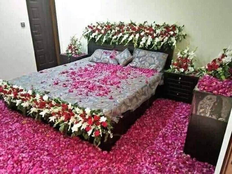 Decore room and cars from fresh flowers and artificial flowers 7