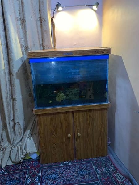 I am selling Aquarium good condition 9