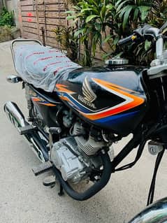 BLACK HONDA 125 Lush Condition urgent for sale