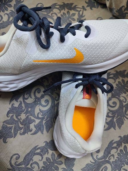 Nike runner brand new 1