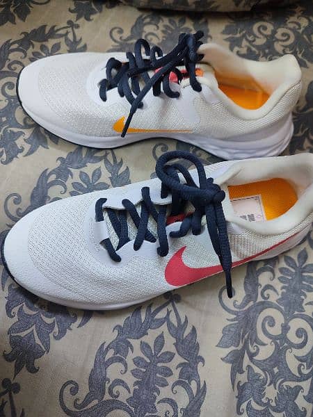 Nike runner brand new 3