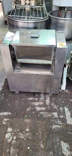 Mixer machine / dough machine