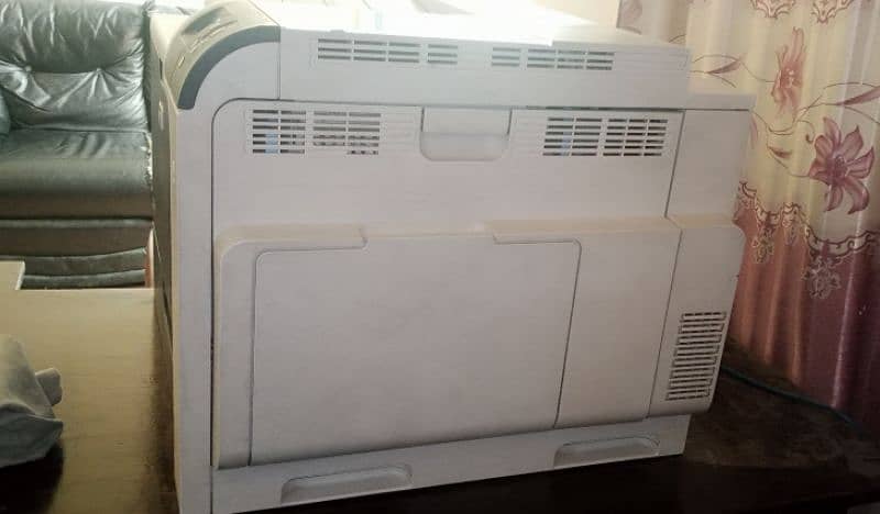 hp colour laserjet CP4525 2