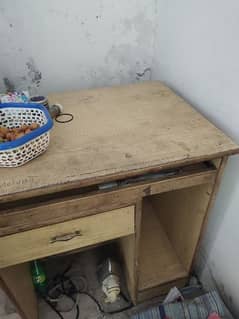 Computer Table for sale in Good Condition