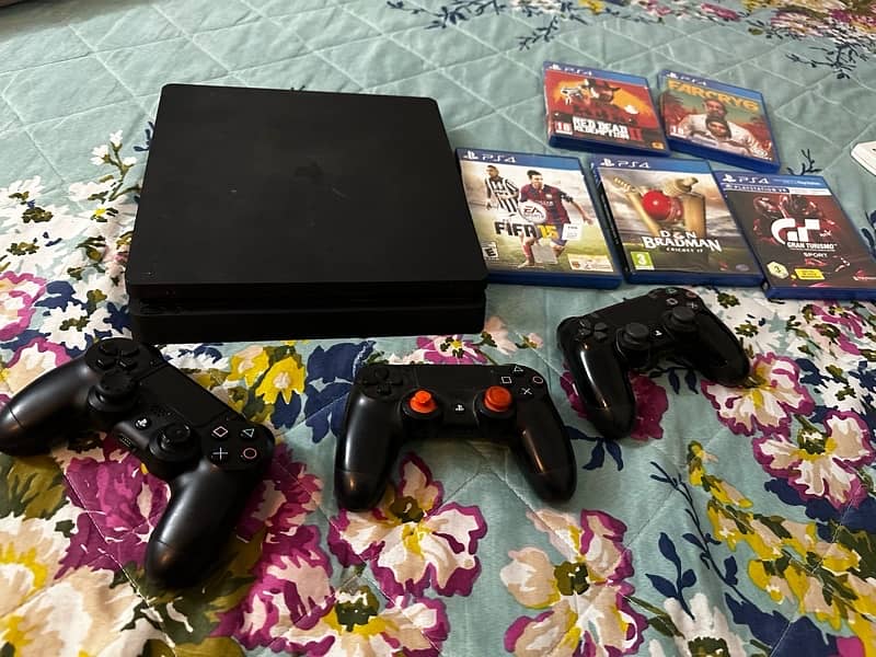 "Play Station 4 Slim|Games|Console|3 Controllers" 1