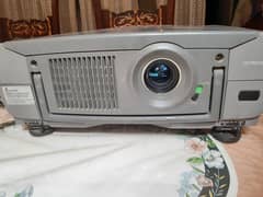 HITACHI Multimedia Projector