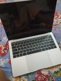 Macbook pro 2017 13 inches full Brand new
