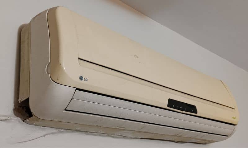 Imported LG Split Ac 1.5 Ton, Plasma Model. Non Inverter 0