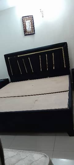 Coushion King Bed 2 side tables