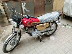 Honda cg 125 spacial edition gold red color