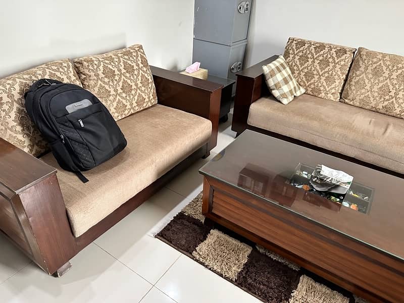 7 Seater sofa set in new condition for sale in Bahria Enclave 5