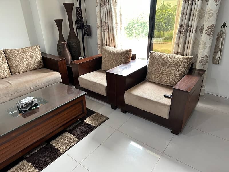 7 Seater sofa set in new condition for sale in Bahria Enclave 6