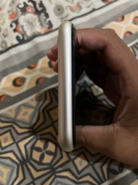 IPhone 11 non PTA 3