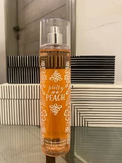 bath and body works body spray “pretty as a peach” 8oz/236ml