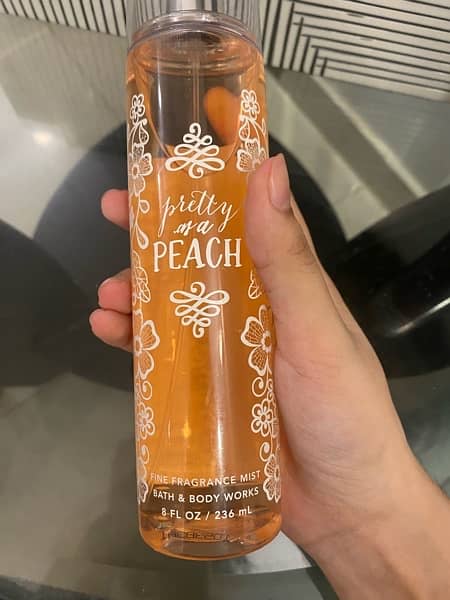 bath and body works body spray “pretty as a peach” 8oz/236ml 2