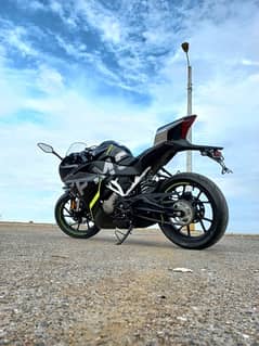 CFMOTO 300SR (Black Nebula)