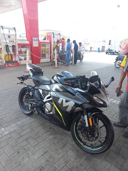 CFMOTO 300SR (Black Nebula) 2