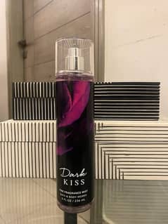 bath and body works body spray “dark kiss” 8oz/236ml