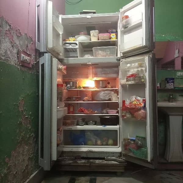 Hitachi fridge 9