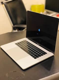 MacBook Pro 2017 - 15” - touch bar