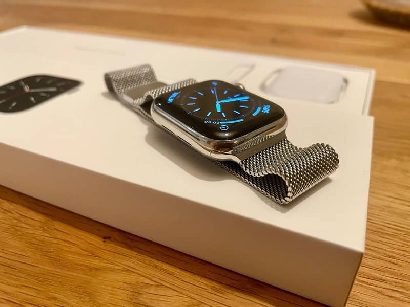 Apple Watch Series 7 Stainless Steel 41mm 1