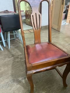 6 Chairs Dainig tabel urgent sale 03021163300