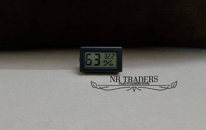 Digital And Analogue Room Temperature and Humidity Meter 2