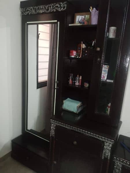 bed room furniture is available for sale 5