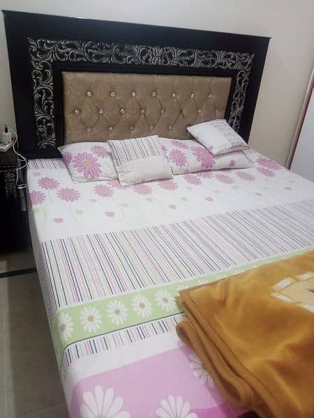 bed room furniture is available for sale 9