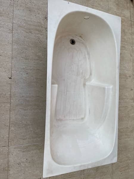 5 x 2.5 bath tub white 1